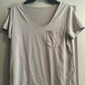 NWOT Gray Short Sleeve Pocket T Shirt Size Small